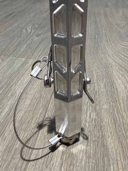 QUICK RELEASE PIN MOUNTS